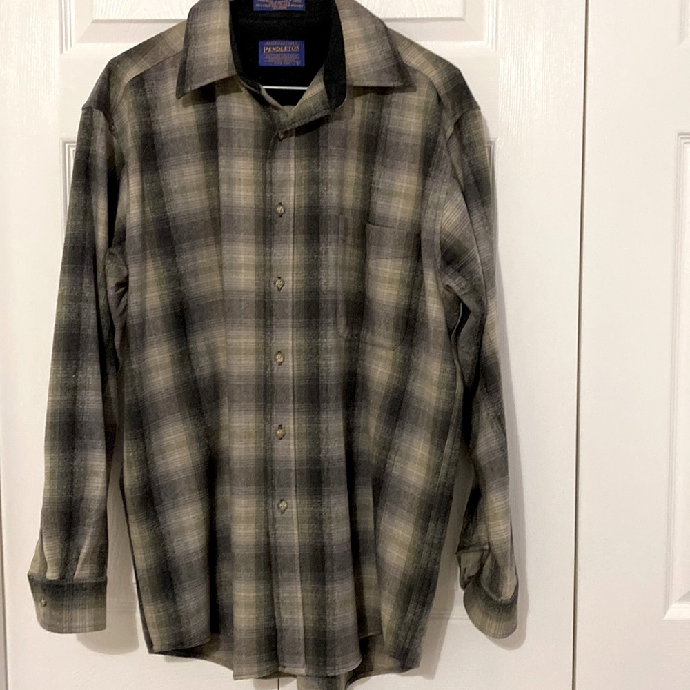 Vintage Plaid Pendleton mans medium Shirt